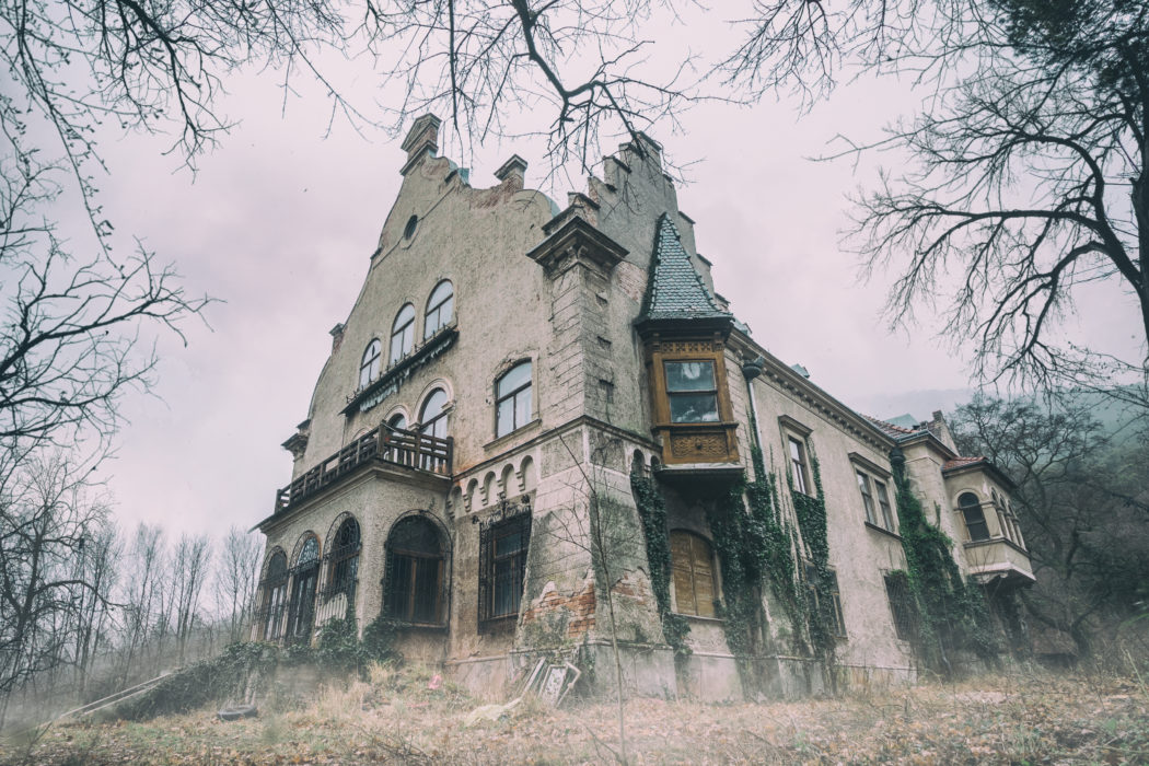 Haunted Hotels in Washington State: Where Ghosts Check In