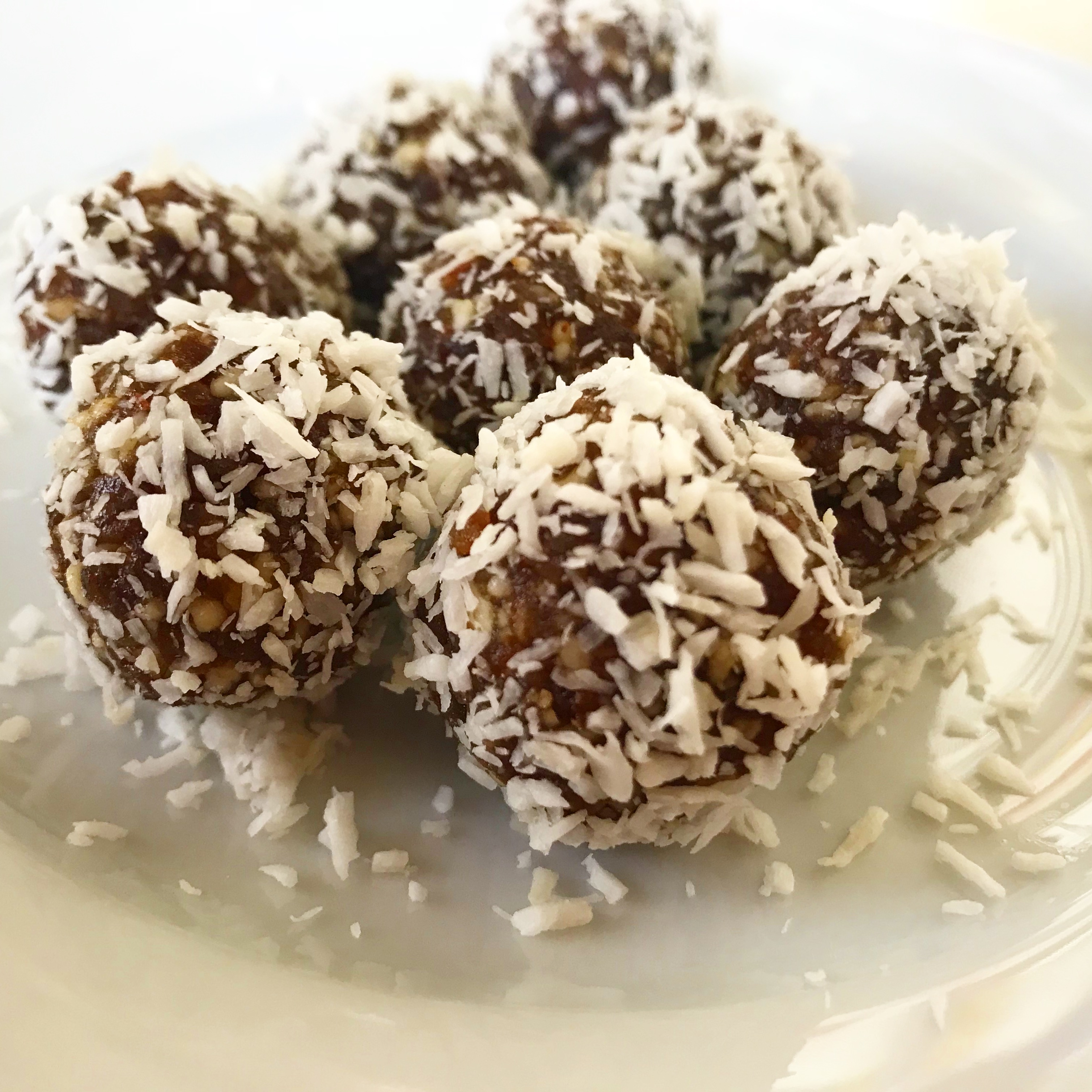How to make organic coconut date balls alrightnow