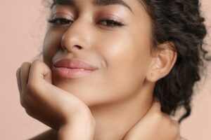 skinbylovely-350612-woman-chin-hand-Image1